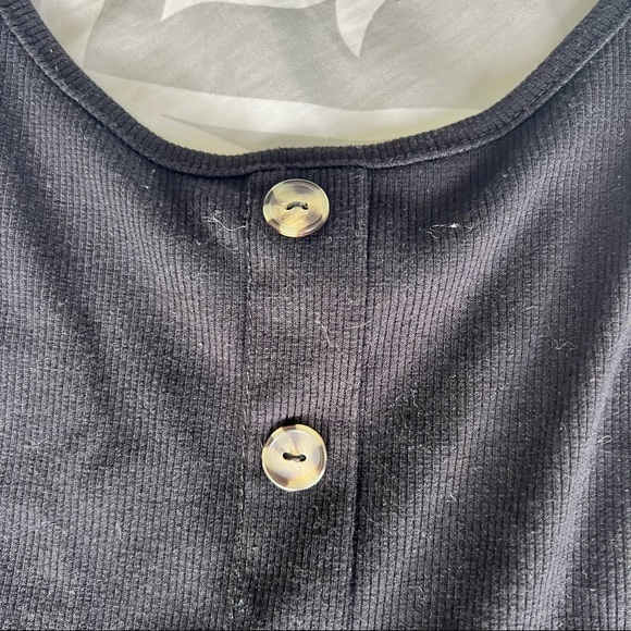 Black Cropped Tank - Picture 2 of 4